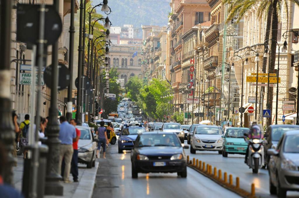 315 Via Roma Rooms Centro パレルモ エクステリア 写真